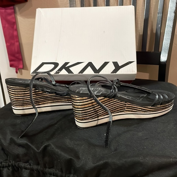 DKNY black and beige wedges - Picture 3 of 4